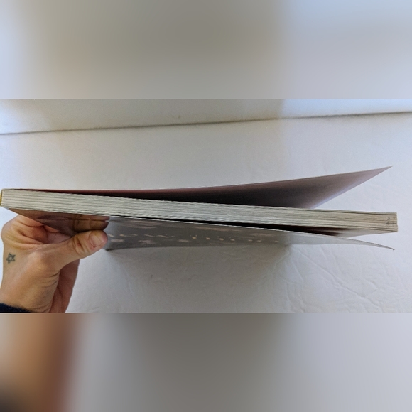 The Twilight Saga New Moon The Official Illustrated Movie Companion Book - Picture 3 of 10